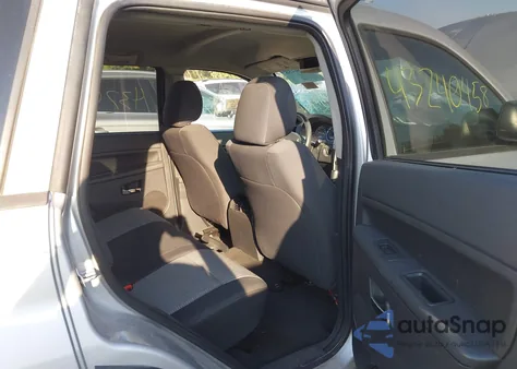 2010 Jeep Grand Cherokee Laredo z USA, uszkodzony, nr VIN 1J4PR4GK4AC125094